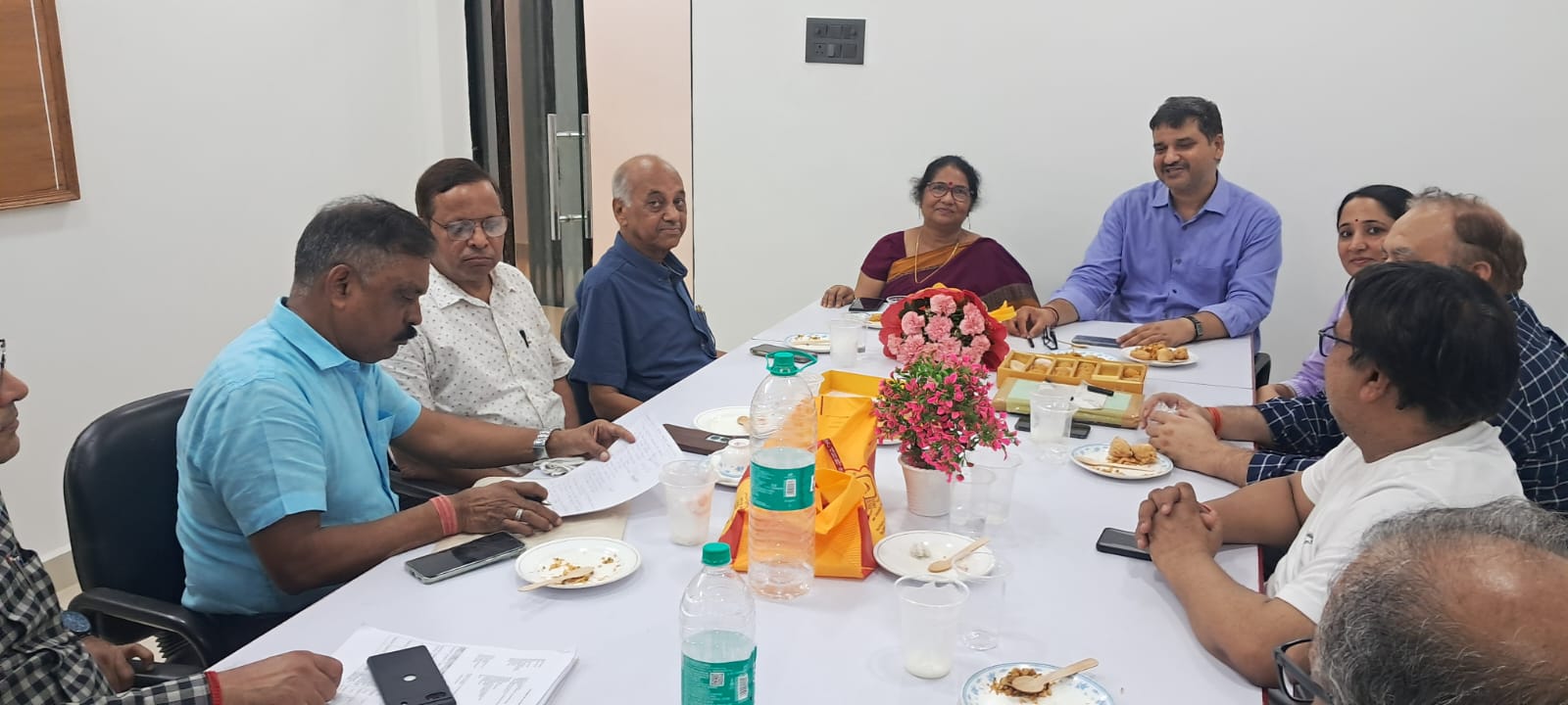 Members seated around a table during an IETE Lucknow Centre meeting