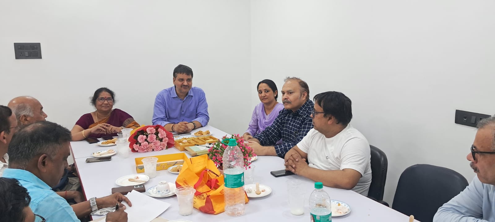 IETE Lucknow Centre members participating in a formal meeting